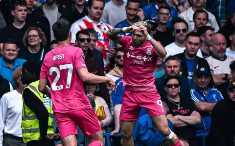 El festejo de Julio Enciso provoc� roncha en Stamford Bridge