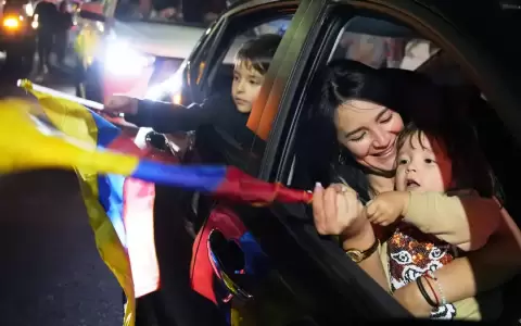 Festejo tras la victoria de Noboa.
