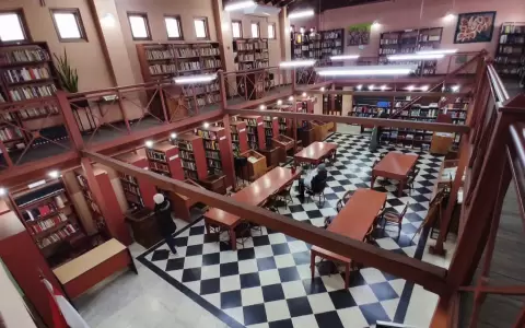 Biblioteca Municipal "Augusto Roa Bastos".