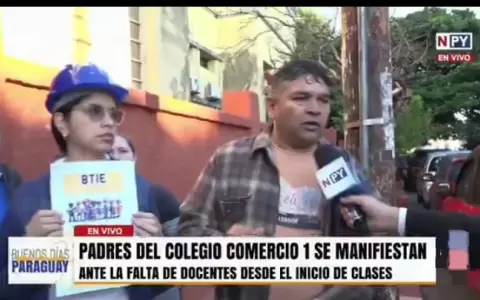 Padres se movilizan por falta de profesores.