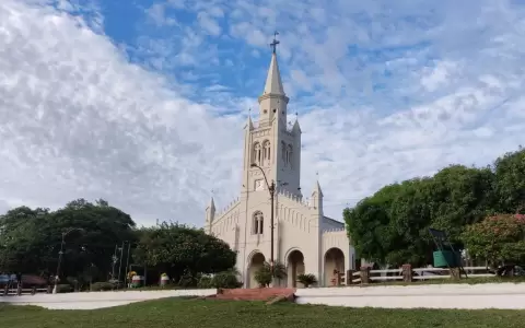 Iglesia "Virgen de la Candelaria", Aregu�.