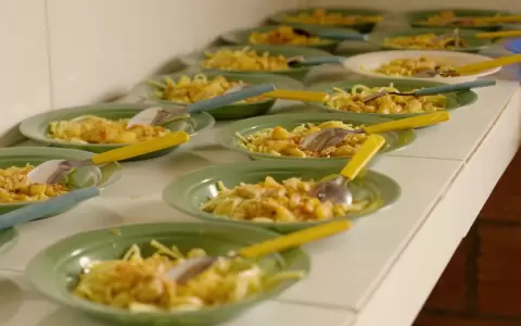 Almuerzo escolar del programa Hambre Cero.