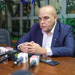 N��ez insiste en supuesta alianza entre Abdo y Ostfield para perjudicar a Cartes