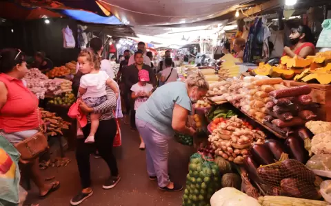 Bajas ventas en el Mercado 4.