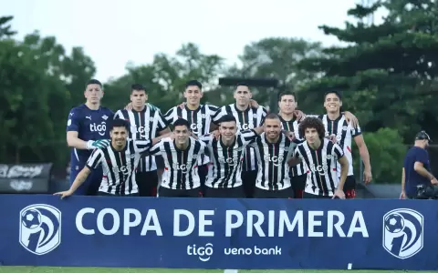 Libertad salva su invicto sobre el final