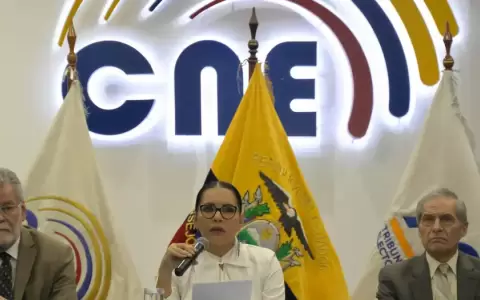 El Consejo Nacional Electoral, liderado por Diana Atamaint dice que observadores internacionales respaldan la transparencia de las elecciones.