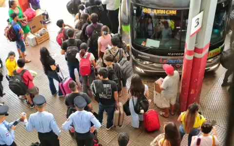 Gran movimiento de personas con destino al interior del pa�s.