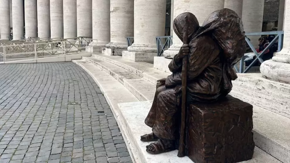 Paul Schmalz, "Be Welcoming", escultura de bronce.
