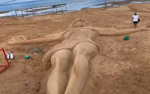 La figura fue terminada en 14 d�as.