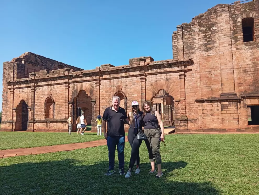 En San Cosme y San Damián legan turistas durante toda la semana.