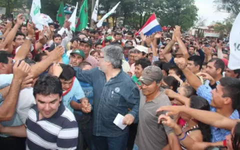 Fernando Lugo, el hombre que tumb� al Partido Colorado.