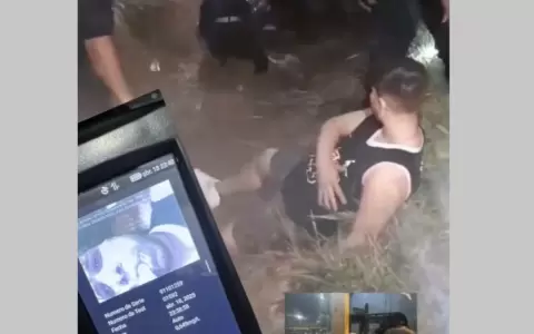 Hombre ebrio tirado en el suelo.