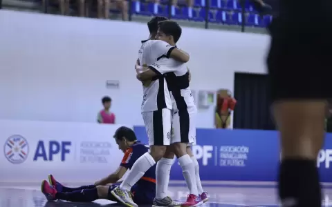 Olimpia golea a Cerro Porte�o en el Supercl�sico de futsal