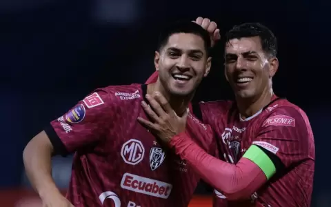 Brian Montenegro y Luis Z�rate se destacan en Ecuador