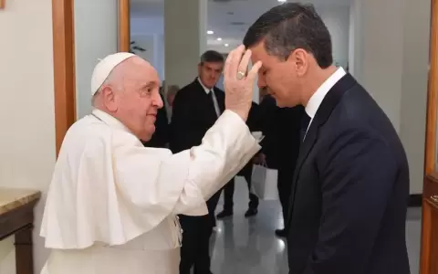 Papa Francisco y Santiago Pe�a.