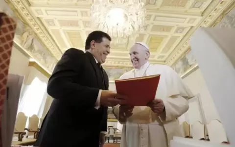 Horacio Cartes y el papa Francisco.