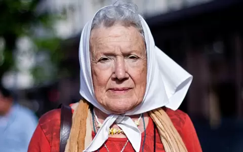Nora Corti�as.
