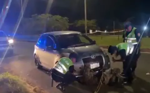 Durante la inspecci�n del veh�culo, se encontraron latas de cerveza, algunas vac�as.