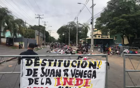 Nueva movilizaci�n frente al INDI y bloque en parte de la avenida Artigas.