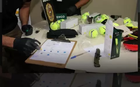 La caja que ten�a como destino Australia, ten�a en su interior 18 pelotas de tenis que guardaban coca�na.