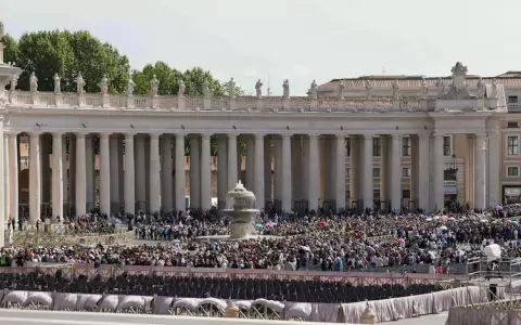 En el funeral del s�bado, m�s de 4.000 polic�as, una zona de exclusi�n a�rea y drones.