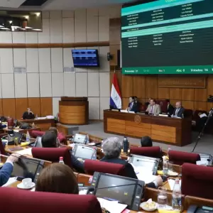 Senadora pide descuento a los que no llegan a hora para la sesi�n