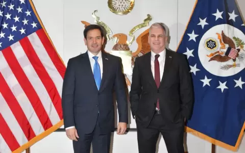 El secretario de Estado de EE. UU., Marco Rubio, y el exembajador en Paraguay, Marc Ostfield, en una foto de archivo.