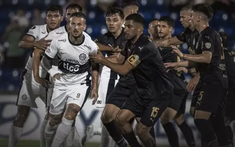 Olimpia empata con Pe�arol y se complica en la Libertadores
