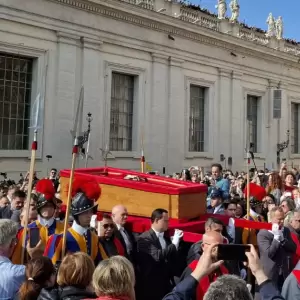 El cortejo fúnebre del papa Francisco recorrerá un trayecto de 6 km por el corazón de Roma