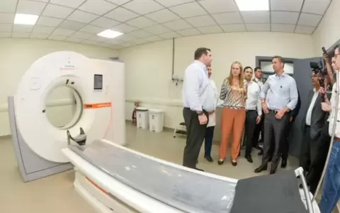 Visita de Pe�a y la ministra Bar�n al Centro Nacional de Diagn�stico por Im�genes del Hospital Materno Infantil de San Lorenzo.