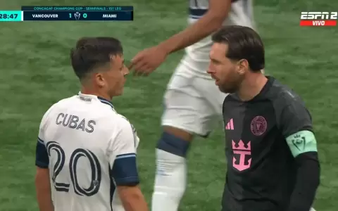 Andr�s Cubas y Lionel Messi tuvieron un picante cruce