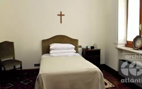 As� era la habitaci�n en la que muri� el papa Francisco.