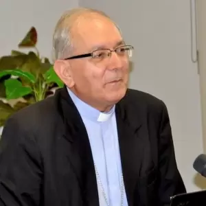 Monse�or pide rezar por Pe�a "para que decida ir al funeral del Papa Francisco"