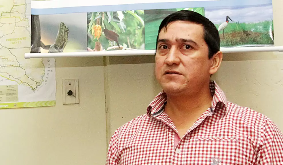 Joao Roberto Ferreira Paya (ANR),  intendente de Bah�a Negra.