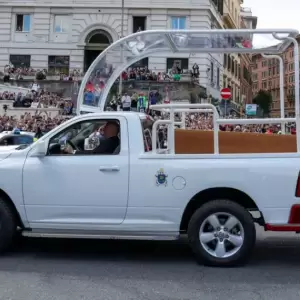 Féretro del papa llega a la basílica Santa María la Mayor