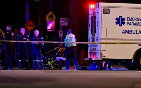 Numerosos polic�as y servicios de emergencia fueron desplegados en Vancouver.