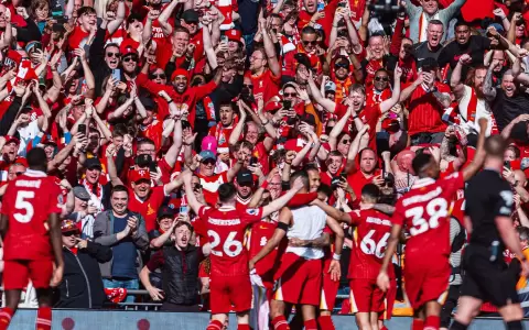 Liverpool golea a Tottenham y se proclama campe�n de la Premier League