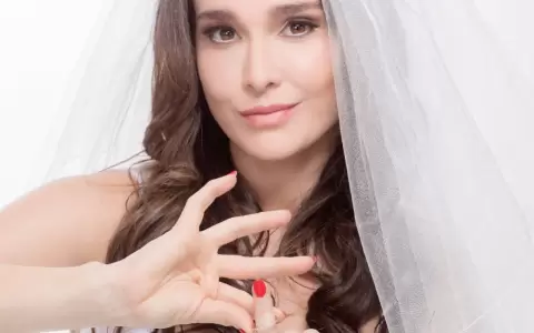 Lali Gonz�lez presenta su obra "Divorciad�sima".