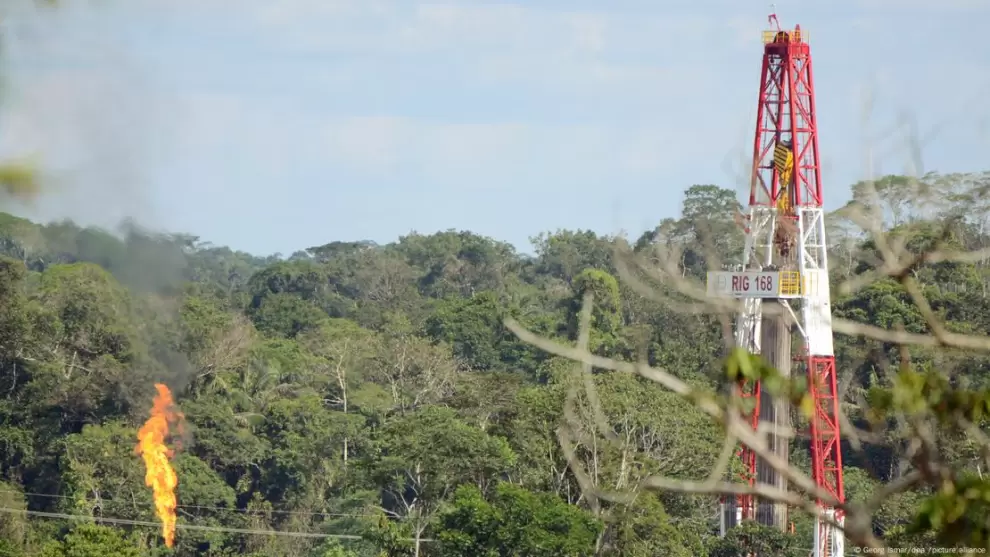 El papa Francisco tambi�n hizo un llamado a desinvertir en combustibles f�siles, causantes de la crisis clim�tica
Imagen: Georg Ismar/dpa /picture al