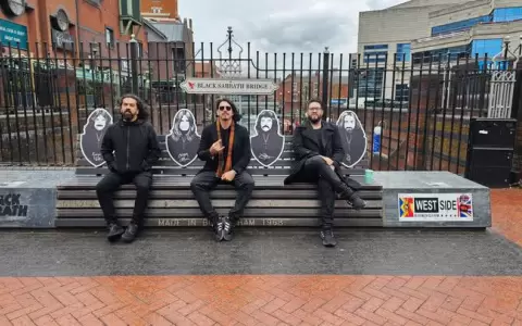 La banda Kuazar en el Black Sabbath Bridge (Birmingham).