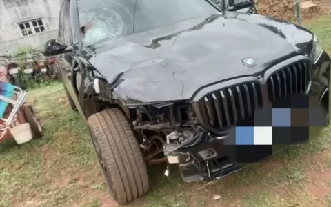 La camioneta BMW, modelo X5, del a�o 2024 del concejal encarnaceno involucrado en el accidente.