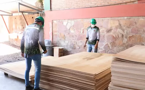Trabajadores de aserraderos.