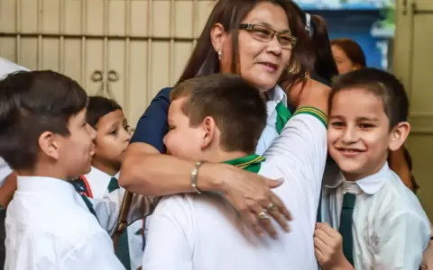 Los maestros son mucho m�s que educadores; son gu�as, mentores y, en muchos casos, una fuente de inspiraci�n para sus alumnos.