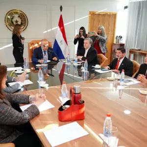 Instalan comisi�n que investigar� "mafia de los pagar�s" y prev�n convocar a ministros de la Corte