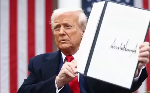Las �rdenes de Trump han establecido aranceles, cambiado la pol�tica migratoria y reducido los derechos de las personas transg�nero.