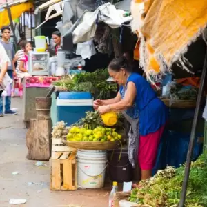Seis de cada diez trabajadores operan en la informalidad en Paraguay