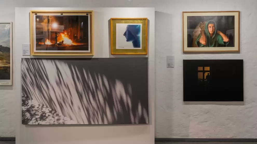 Vista de sala de la muestra "Fotomovida".