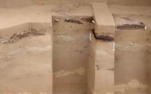 La chimenea de Korman' 9 durante la excavaci�n.