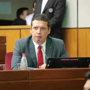 Senador oficialista est� a favor de volver a los horarios de verano e invierno