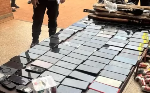 De la c�rcel incautaron m�s de 90 celulares.